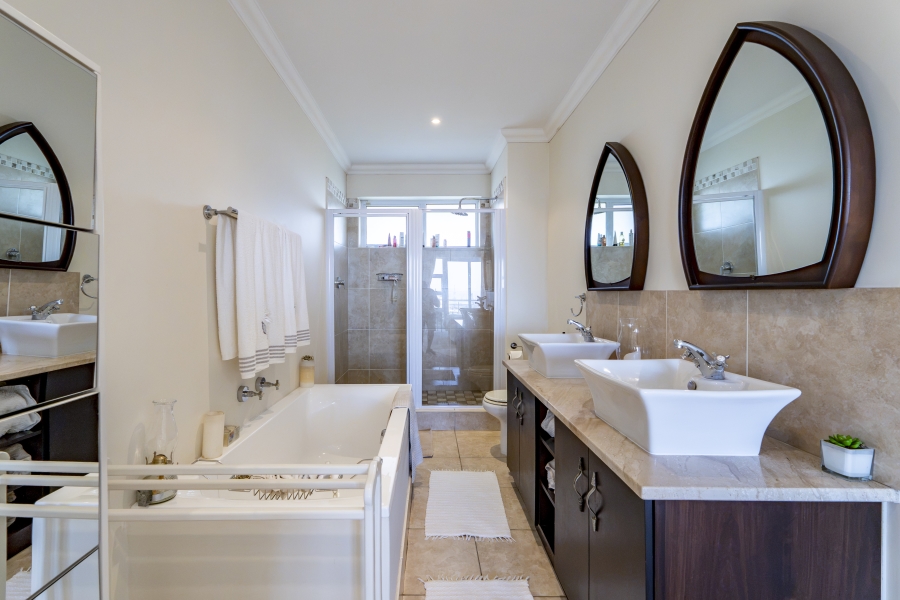 2 Bedroom Property for Sale in Humewood Eastern Cape